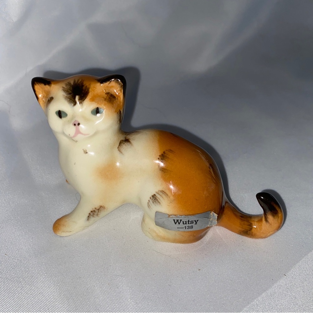 Calico Cat California Pottery by Wutsy 138